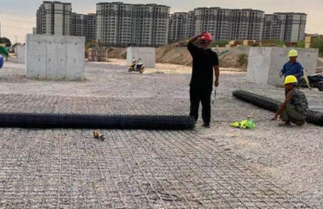 志丹土工格栅铺设前地基要怎么处理？